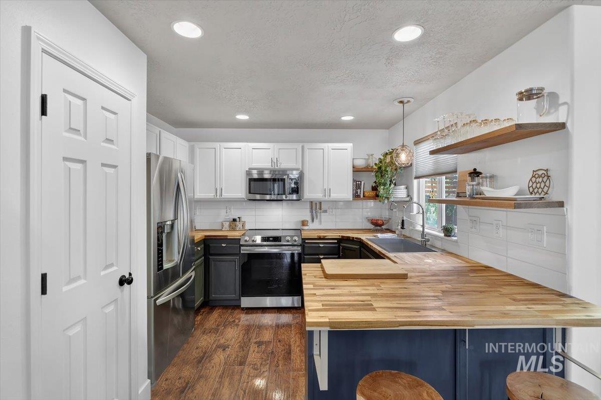 16451 Rainbow Drive, Nampa, Idaho 83687, 4 Bedrooms, 2.5 Bathrooms, Residential For Sale, Price $425,000, 98987215