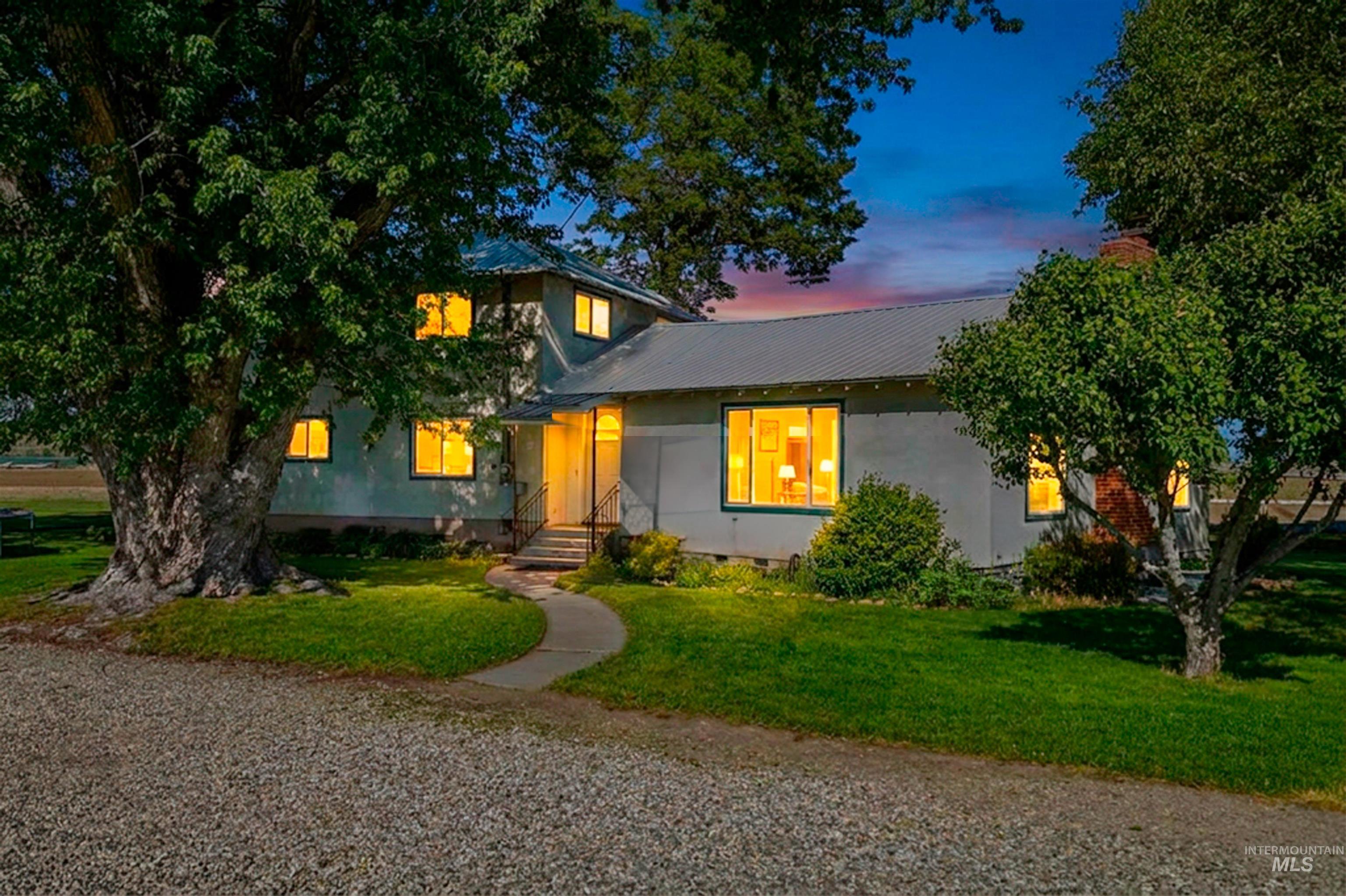 8600 Hillview RD, Emmett, Idaho 83617, 3 Bedrooms, 2 Bathrooms, Farm & Ranch For Sale, Price $899,000,MLS 98987218