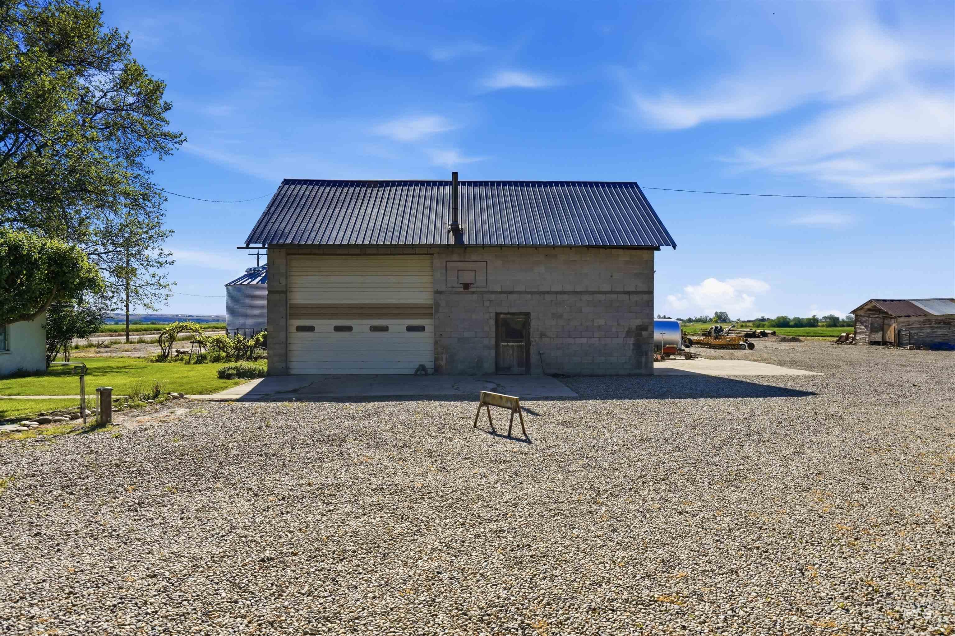 8600 Hillview RD, Emmett, Idaho 83617, 3 Bedrooms, 2 Bathrooms, Farm & Ranch For Sale, Price $899,000, 98987218