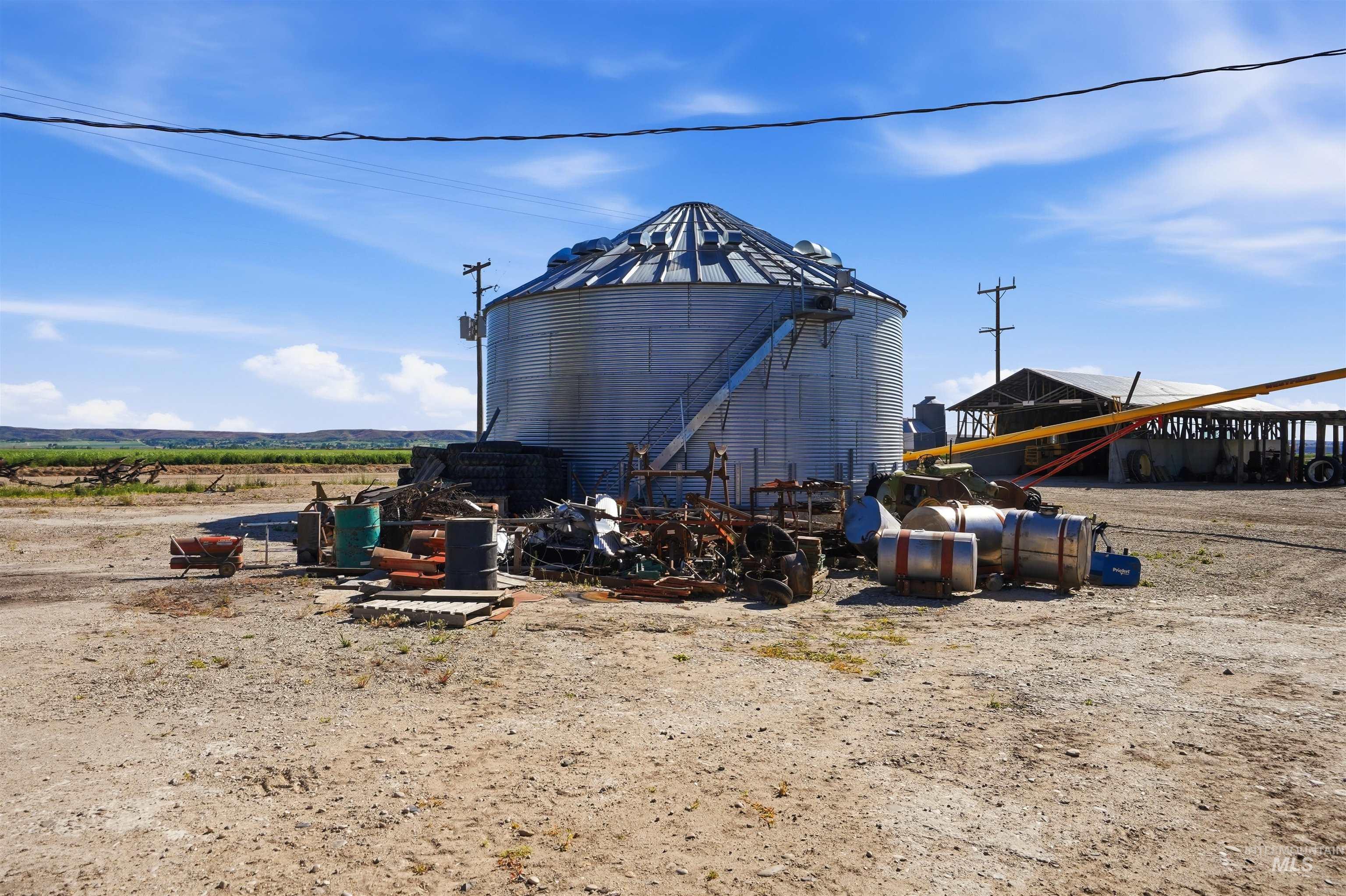 8600 Hillview RD, Emmett, Idaho 83617, 3 Bedrooms, 2 Bathrooms, Farm & Ranch For Sale, Price $899,000, 98987218