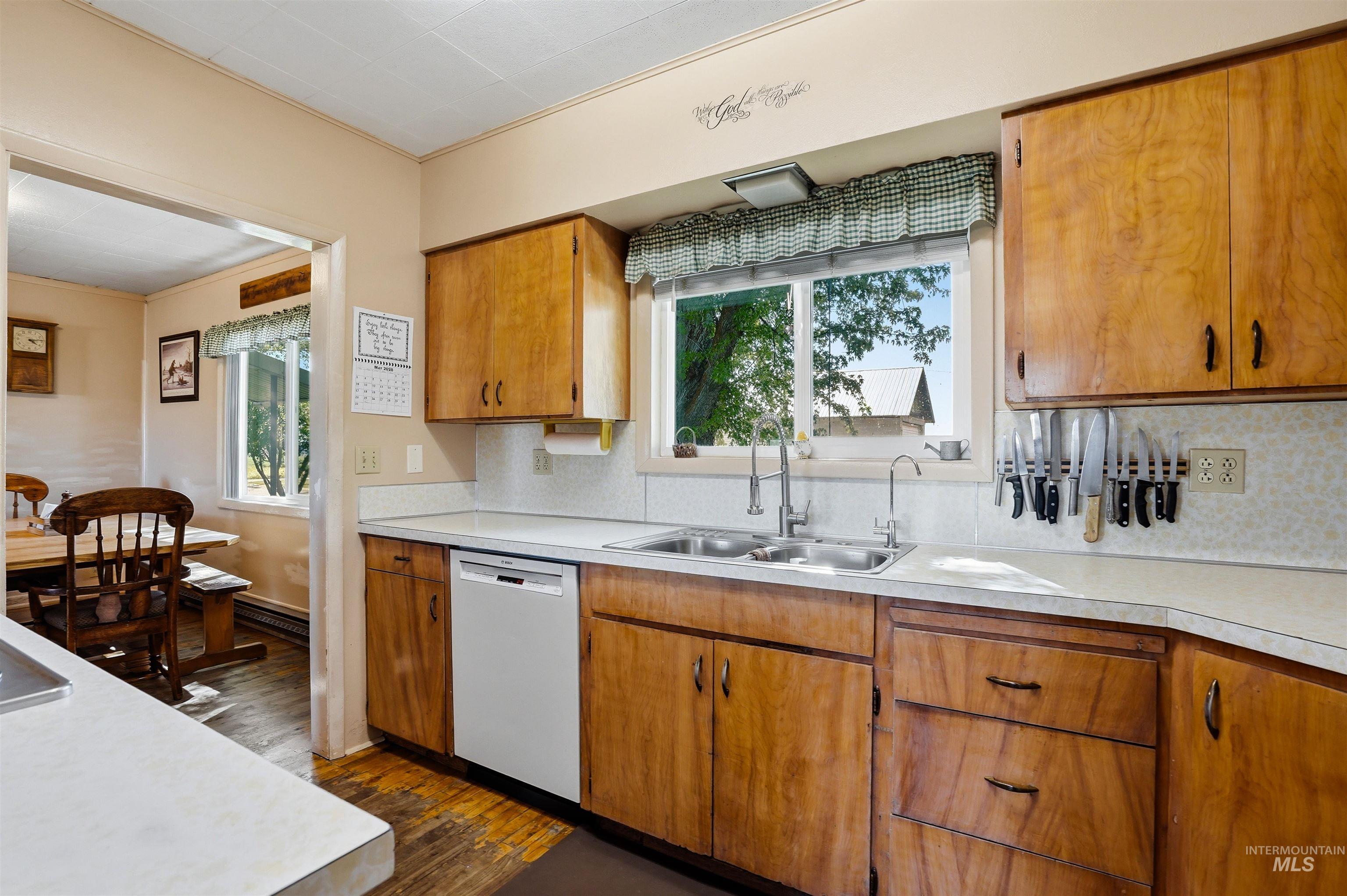 8600 Hillview RD, Emmett, Idaho 83617, 3 Bedrooms, 2 Bathrooms, Farm & Ranch For Sale, Price $899,000, 98987218