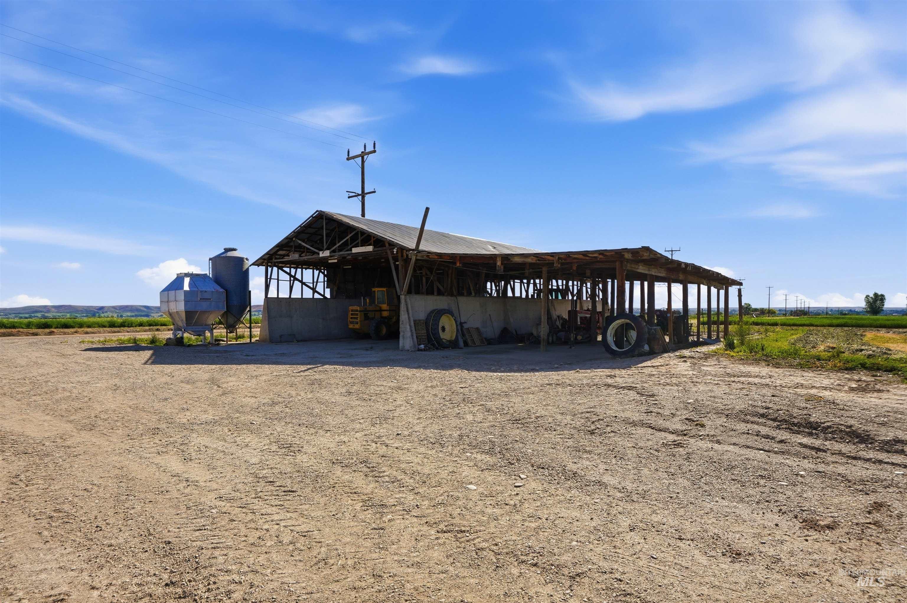 8600 Hillview RD, Emmett, Idaho 83617, 3 Bedrooms, 2 Bathrooms, Farm & Ranch For Sale, Price $899,000, 98987218