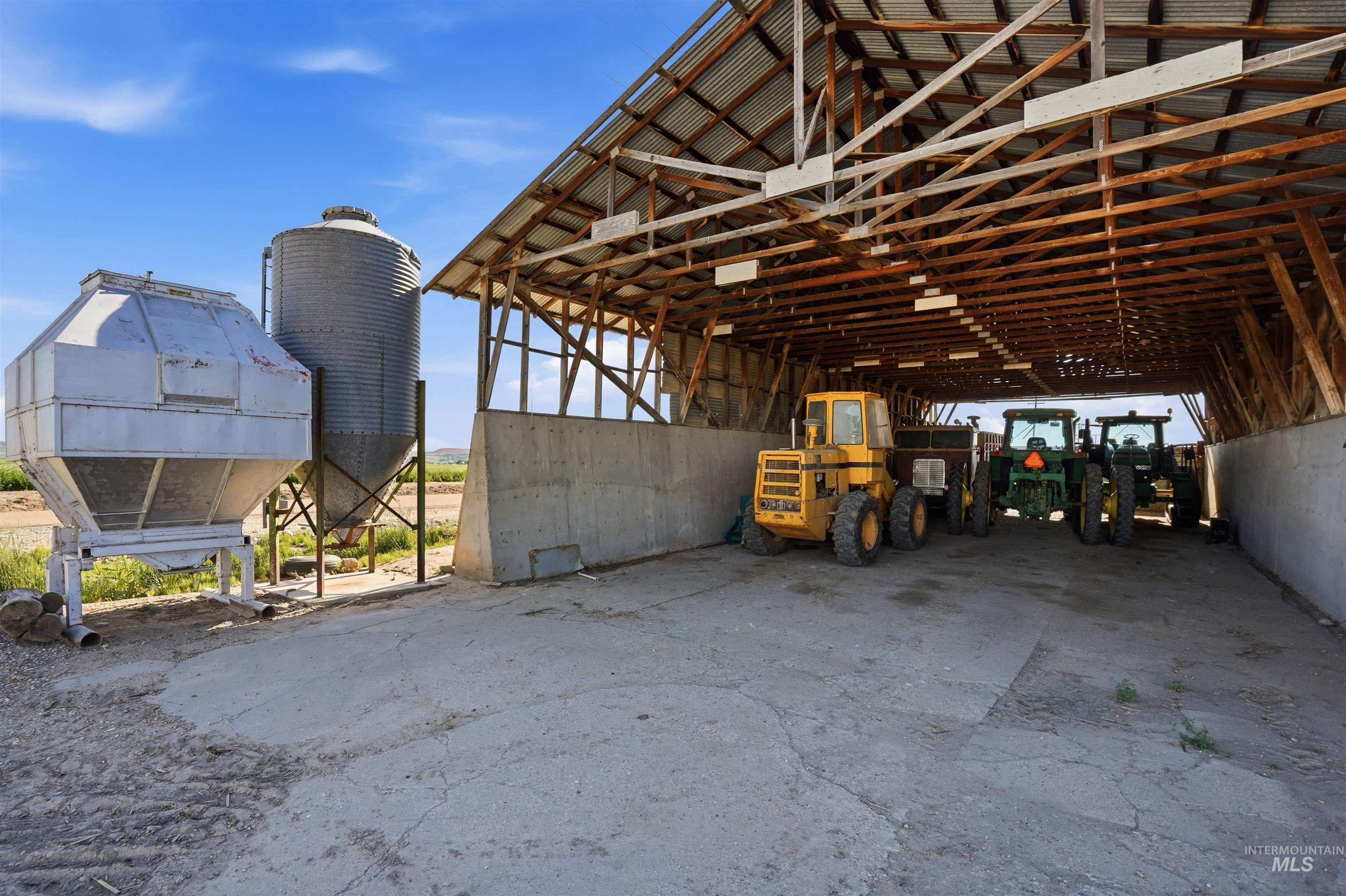 8600 Hillview RD, Emmett, Idaho 83617, 3 Bedrooms, 2 Bathrooms, Farm & Ranch For Sale, Price $899,000, 98987218