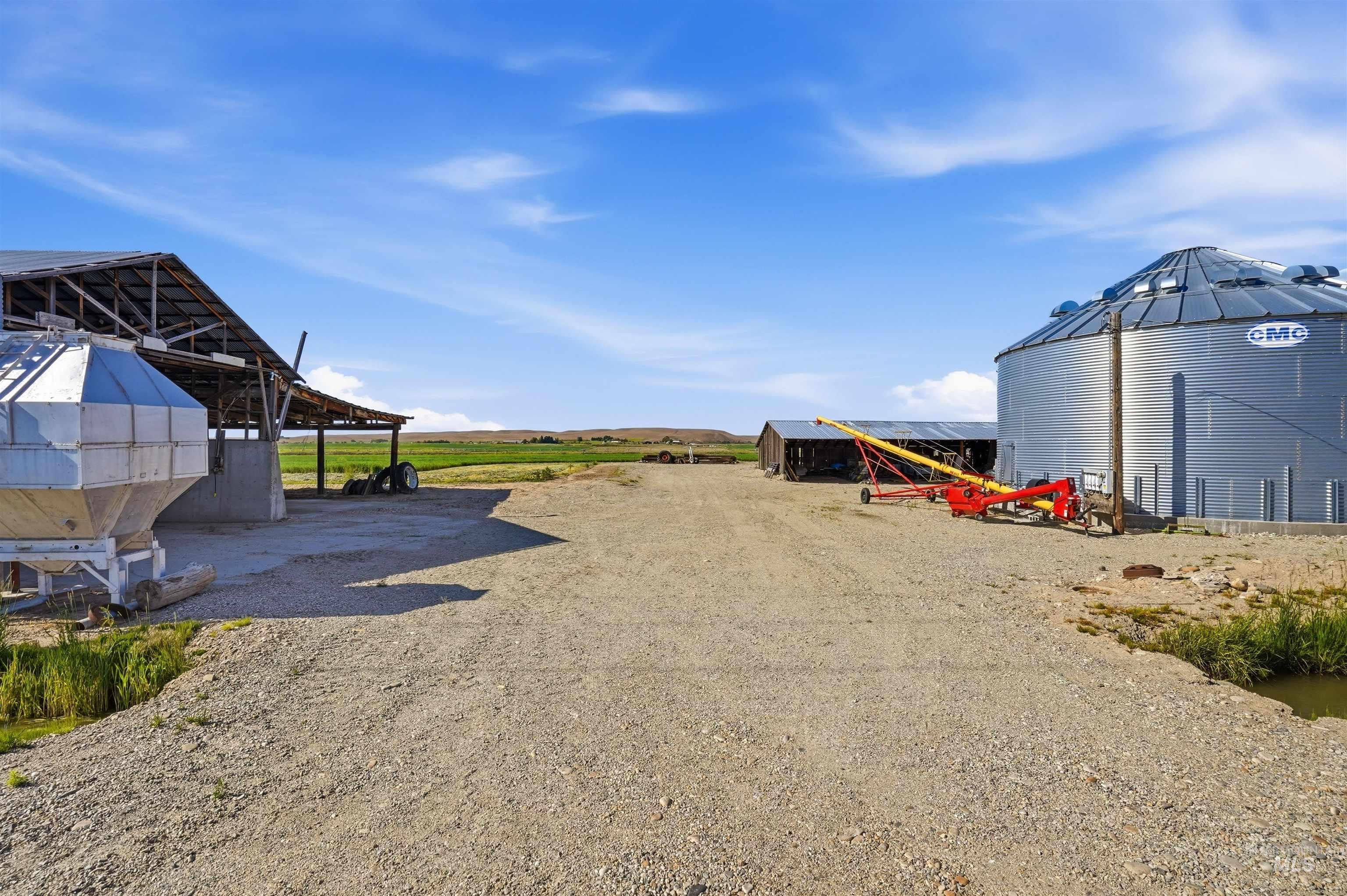 8600 Hillview RD, Emmett, Idaho 83617, 3 Bedrooms, 2 Bathrooms, Farm & Ranch For Sale, Price $899,000, 98987218