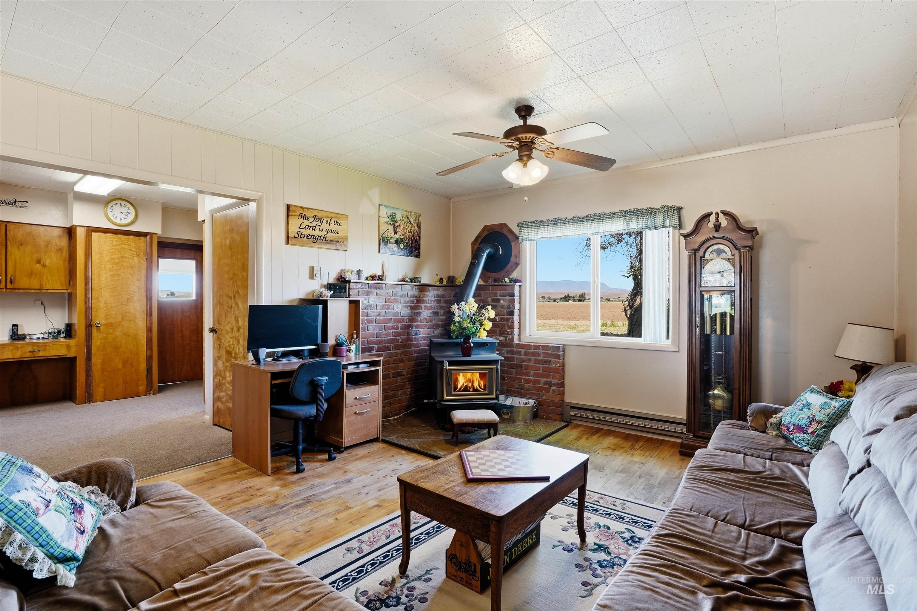 8600 Hillview RD, Emmett, Idaho 83617, 3 Bedrooms, 2 Bathrooms, Farm & Ranch For Sale, Price $899,000, 98987218
