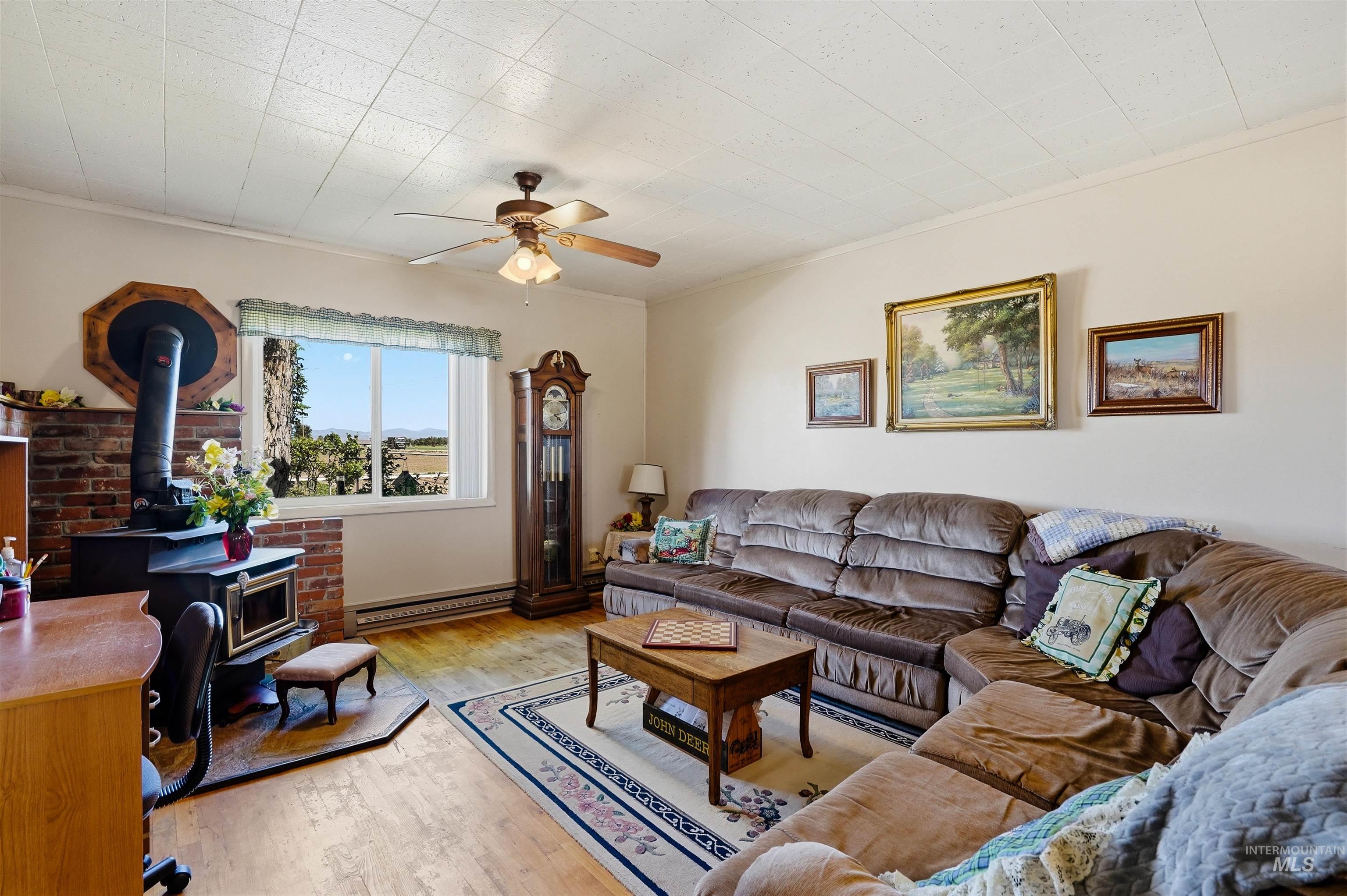 8600 Hillview RD, Emmett, Idaho 83617, 3 Bedrooms, 2 Bathrooms, Farm & Ranch For Sale, Price $899,000, 98987218