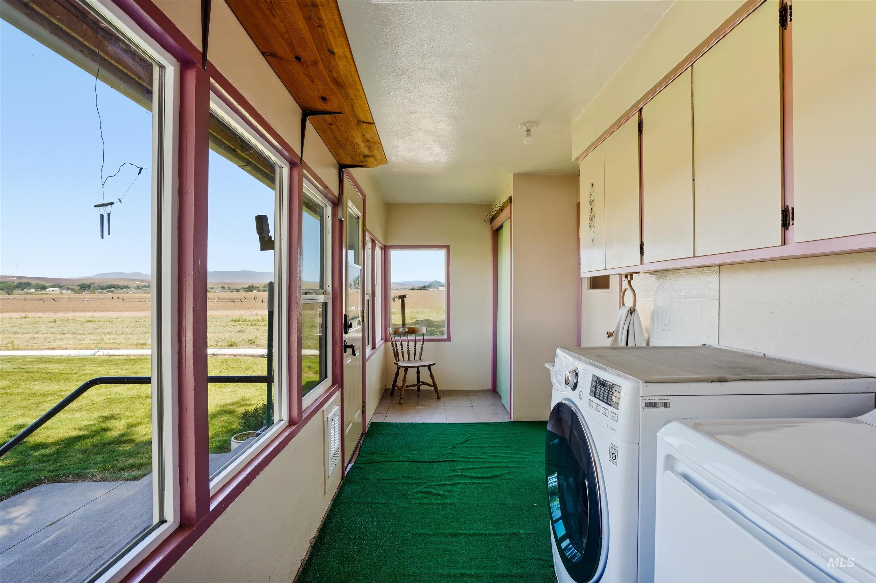 8600 Hillview RD, Emmett, Idaho 83617, 3 Bedrooms, 2 Bathrooms, Farm & Ranch For Sale, Price $899,000, 98987218