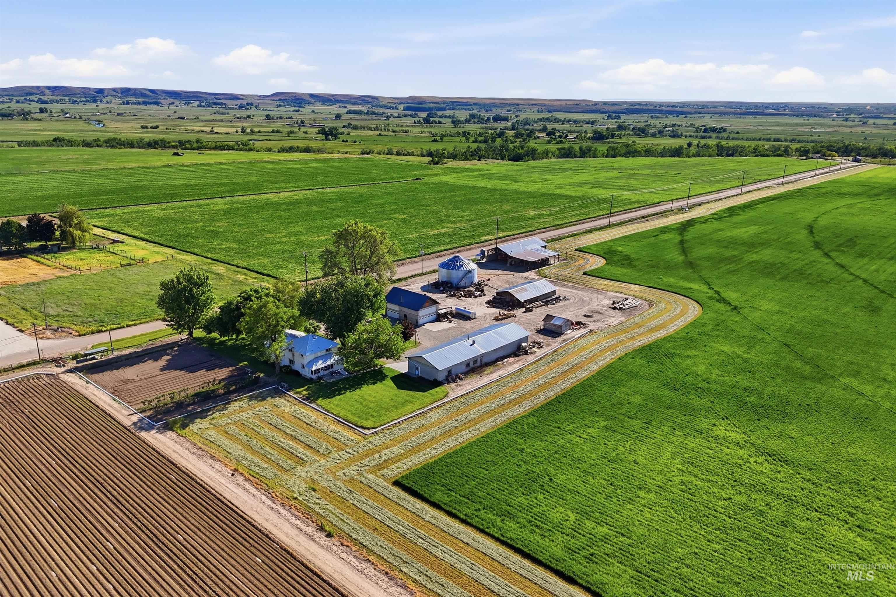 8600 Hillview RD, Emmett, Idaho 83617, 3 Bedrooms, 2 Bathrooms, Farm & Ranch For Sale, Price $899,000, 98987218