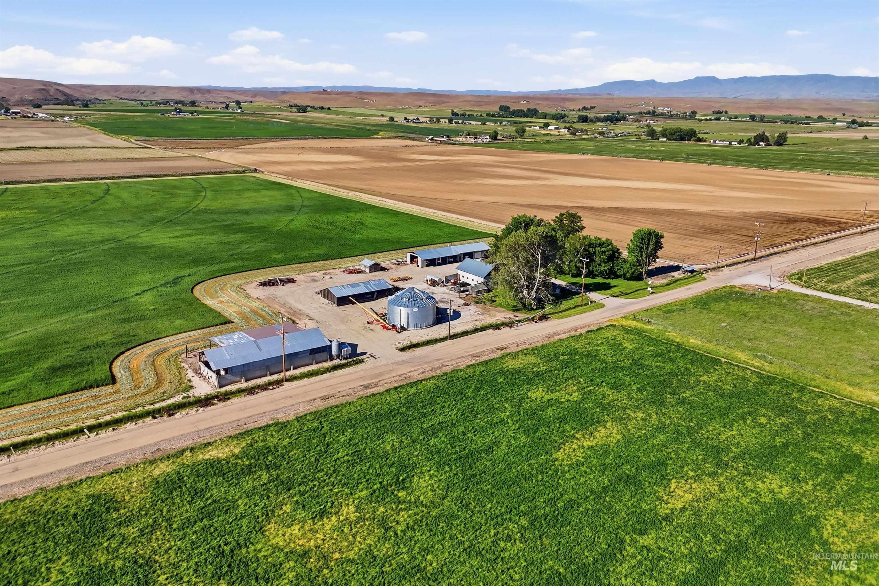 8600 Hillview RD, Emmett, Idaho 83617, 3 Bedrooms, 2 Bathrooms, Farm & Ranch For Sale, Price $899,000, 98987218
