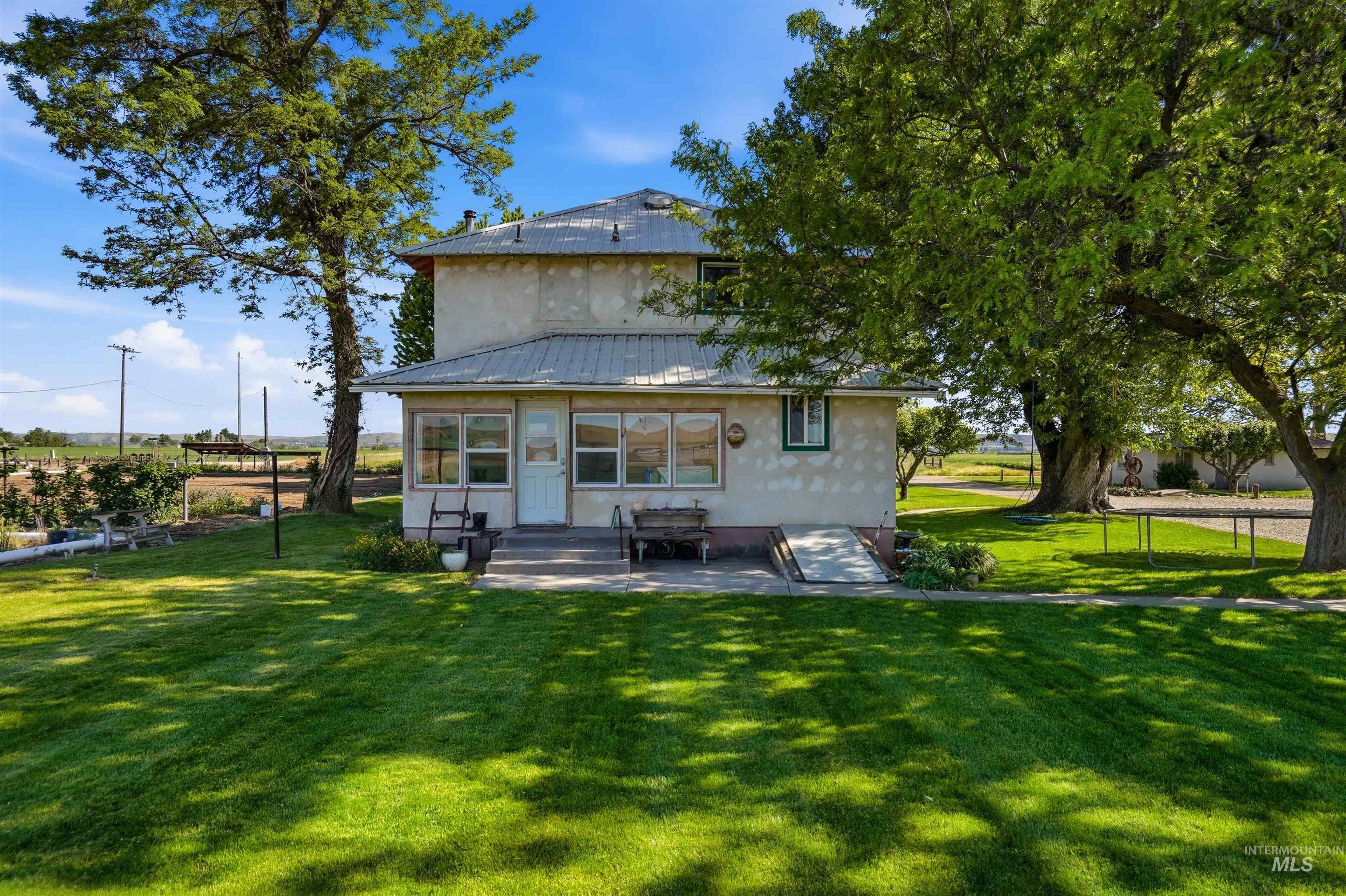 8600 Hillview RD, Emmett, Idaho 83617, 3 Bedrooms, 2 Bathrooms, Farm & Ranch For Sale, Price $899,000, 98987218