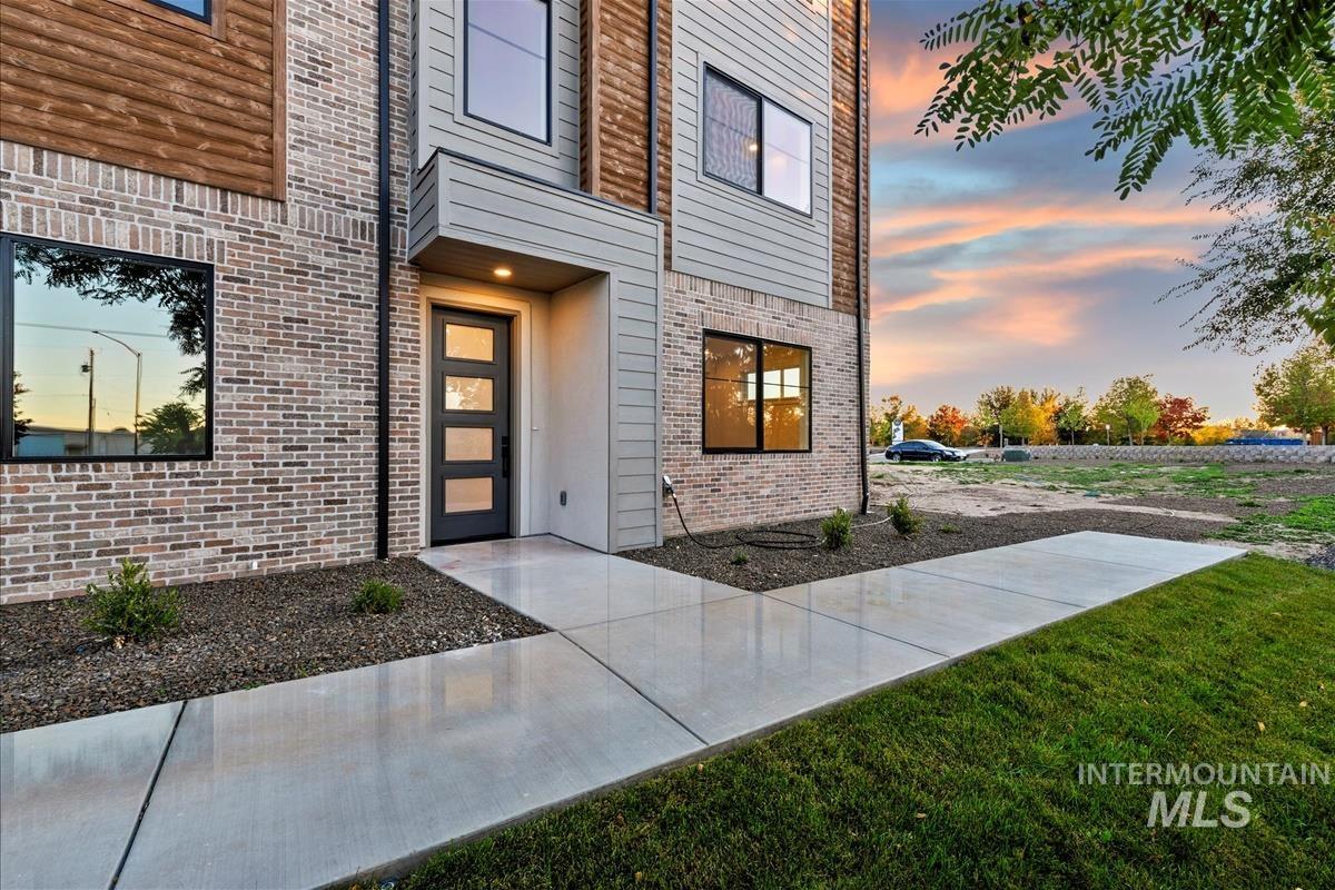 3243 W Moore Street, Boise, Idaho 83702, 3 Bedrooms, 3.5 Bathrooms, Residential For Sale, Price $789,900, 98987223