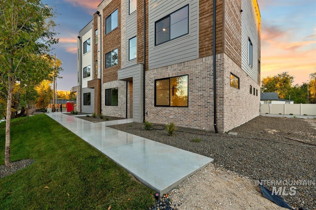 3243 W Moore Street, Boise, Idaho 83702, 3 Bedrooms, 3.5 Bathrooms, Residential For Sale, Price $789,900, 98987223