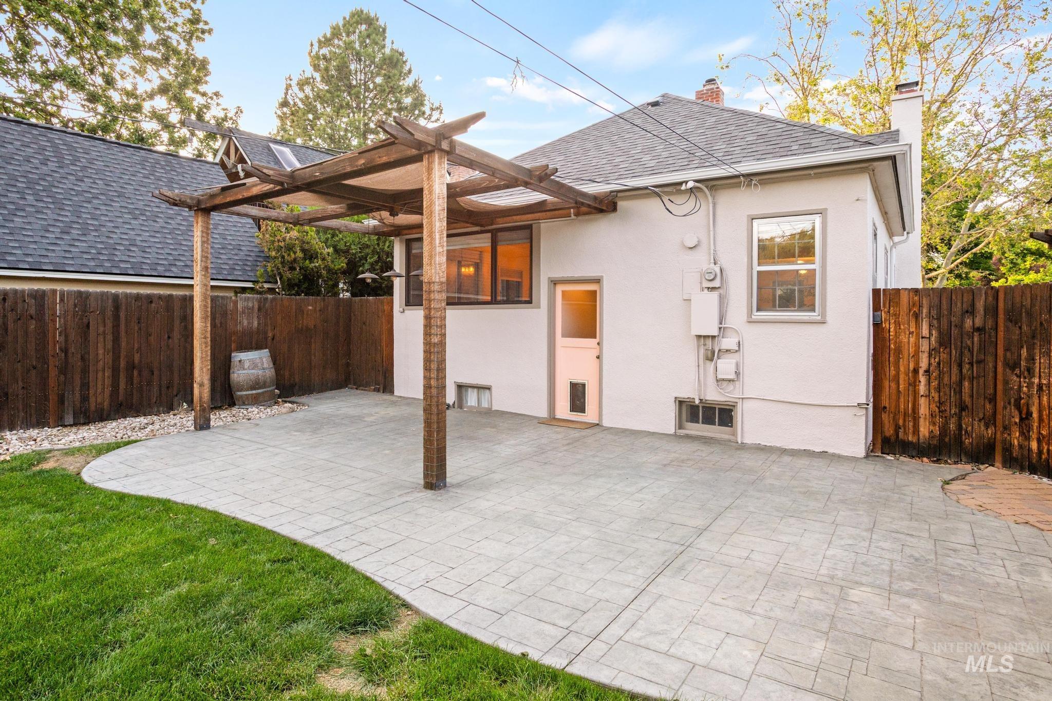 2413 W Woodlawn Ave, Boise, Idaho 83702-3853, 3 Bedrooms, 2 Bathrooms, Residential For Sale, Price $699,000, 98987237