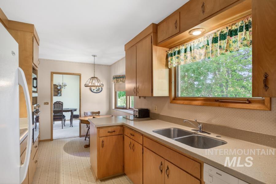 1825 Orchard Ave, Moscow, Idaho 83843, 3 Bedrooms, 2 Bathrooms, Residential For Sale, Price $572,000, 98987245