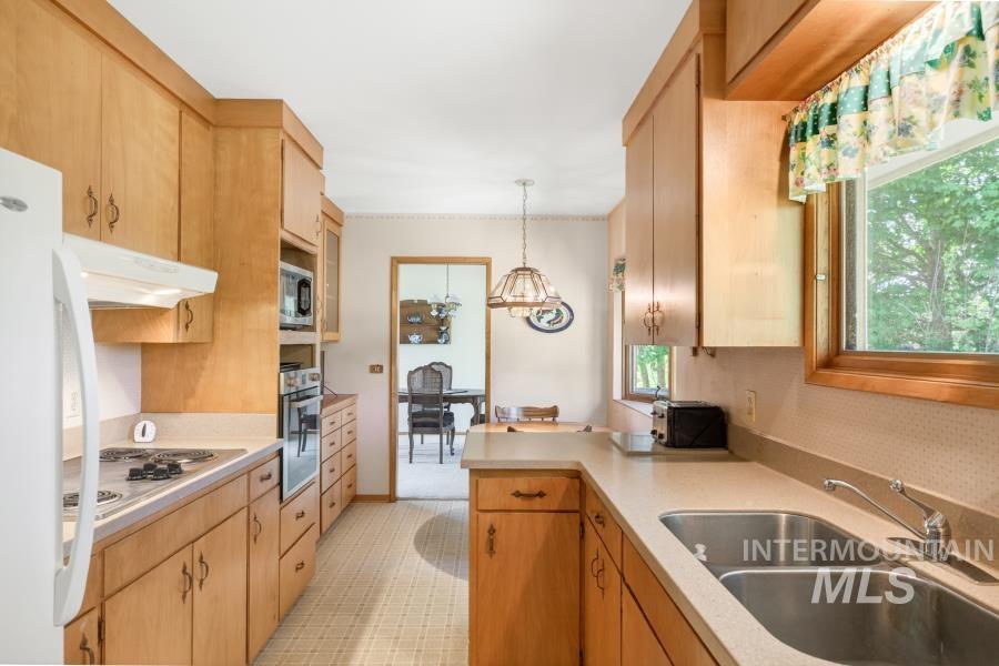 1825 Orchard Ave, Moscow, Idaho 83843, 3 Bedrooms, 2 Bathrooms, Residential For Sale, Price $572,000, 98987245