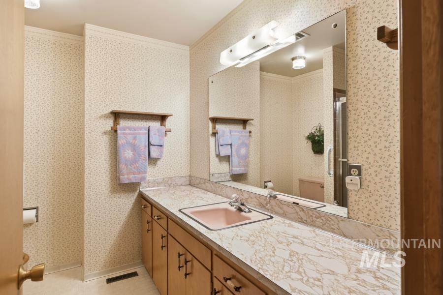 1825 Orchard Ave, Moscow, Idaho 83843, 3 Bedrooms, 2 Bathrooms, Residential For Sale, Price $572,000, 98987245