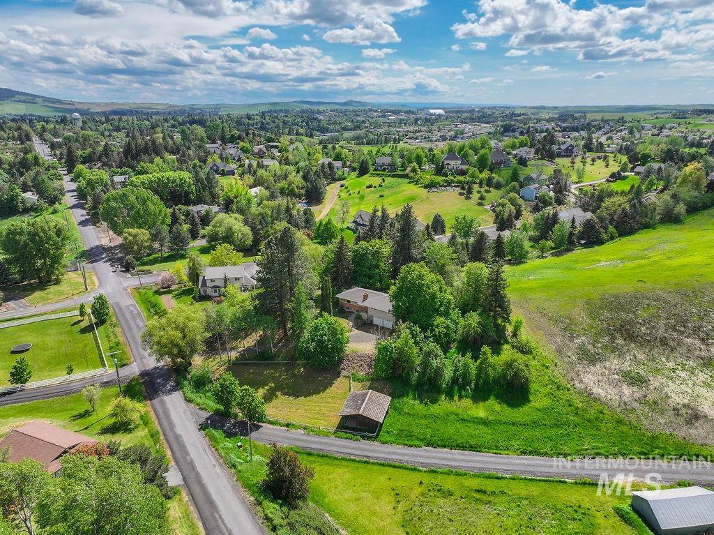 1825 Orchard Ave, Moscow, Idaho 83843, 3 Bedrooms, 2 Bathrooms, Residential For Sale, Price $572,000, 98987245