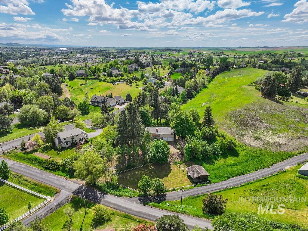 1825 Orchard Ave, Moscow, Idaho 83843, 3 Bedrooms, 2 Bathrooms, Residential For Sale, Price $572,000, 98987245