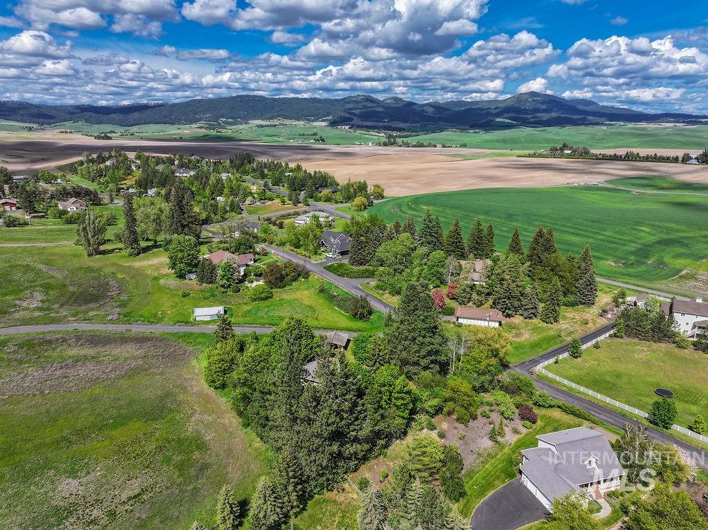 1825 Orchard Ave, Moscow, Idaho 83843, 3 Bedrooms, 2 Bathrooms, Residential For Sale, Price $572,000, 98987245