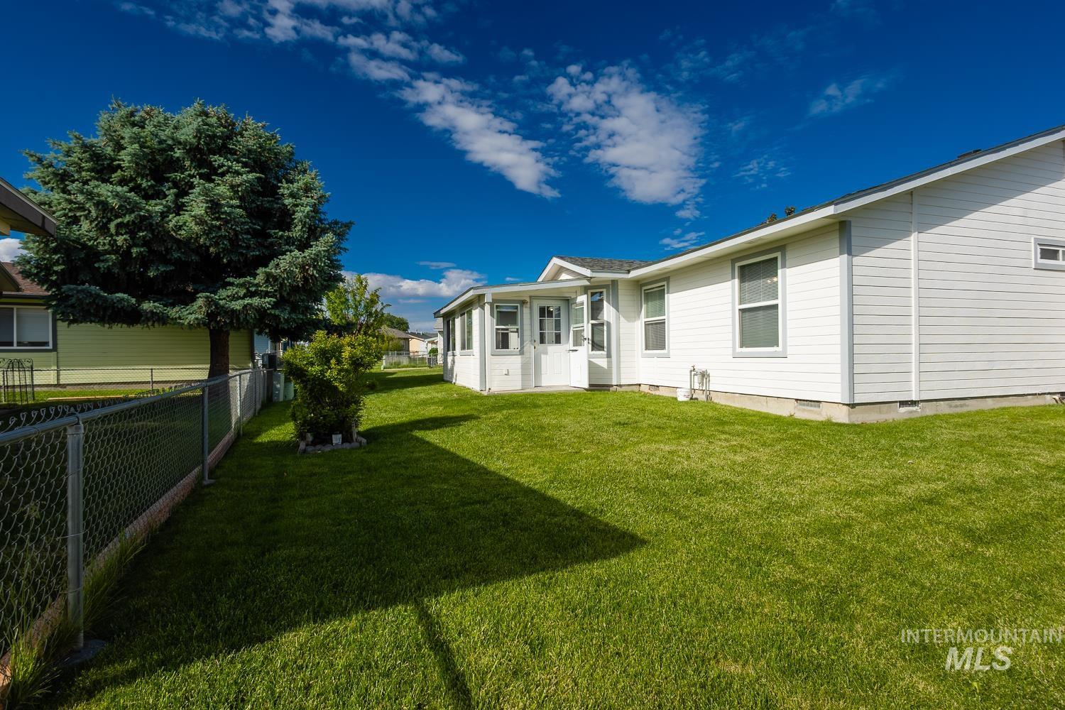 346 B St, Nampa, Idaho 83651, 3 Bedrooms, 2 Bathrooms, Residential For Sale, Price $299,000, 98987251