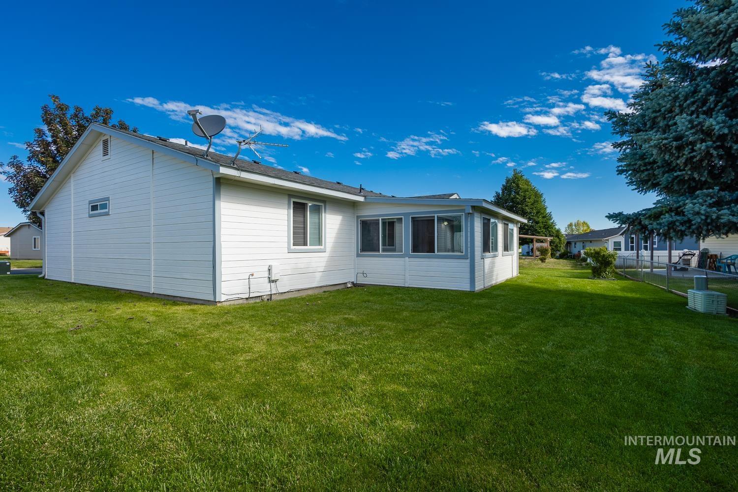 346 B St, Nampa, Idaho 83651, 3 Bedrooms, 2 Bathrooms, Residential For Sale, Price $299,000, 98987251