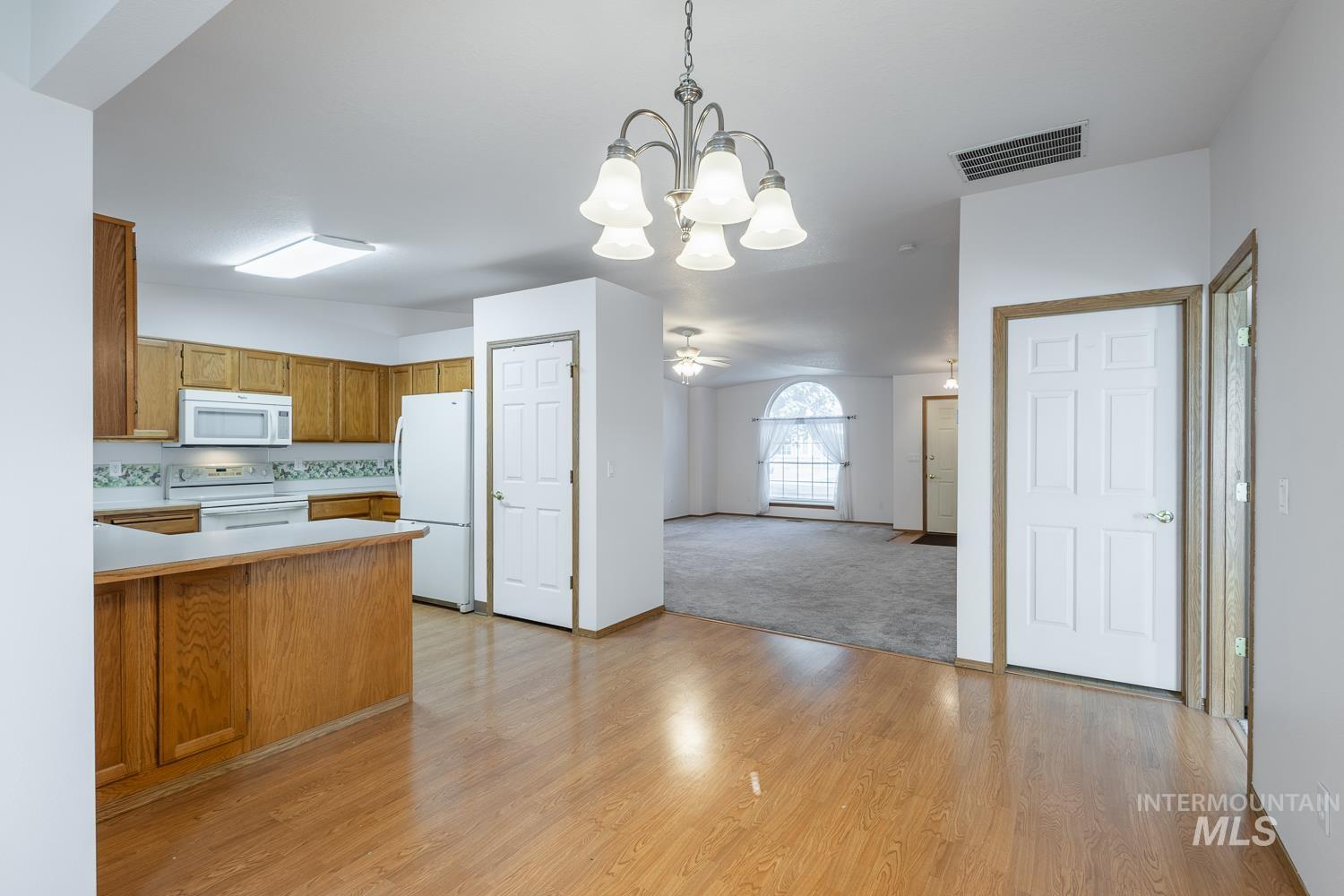 346 B St, Nampa, Idaho 83651, 3 Bedrooms, 2 Bathrooms, Residential For Sale, Price $299,000, 98987251