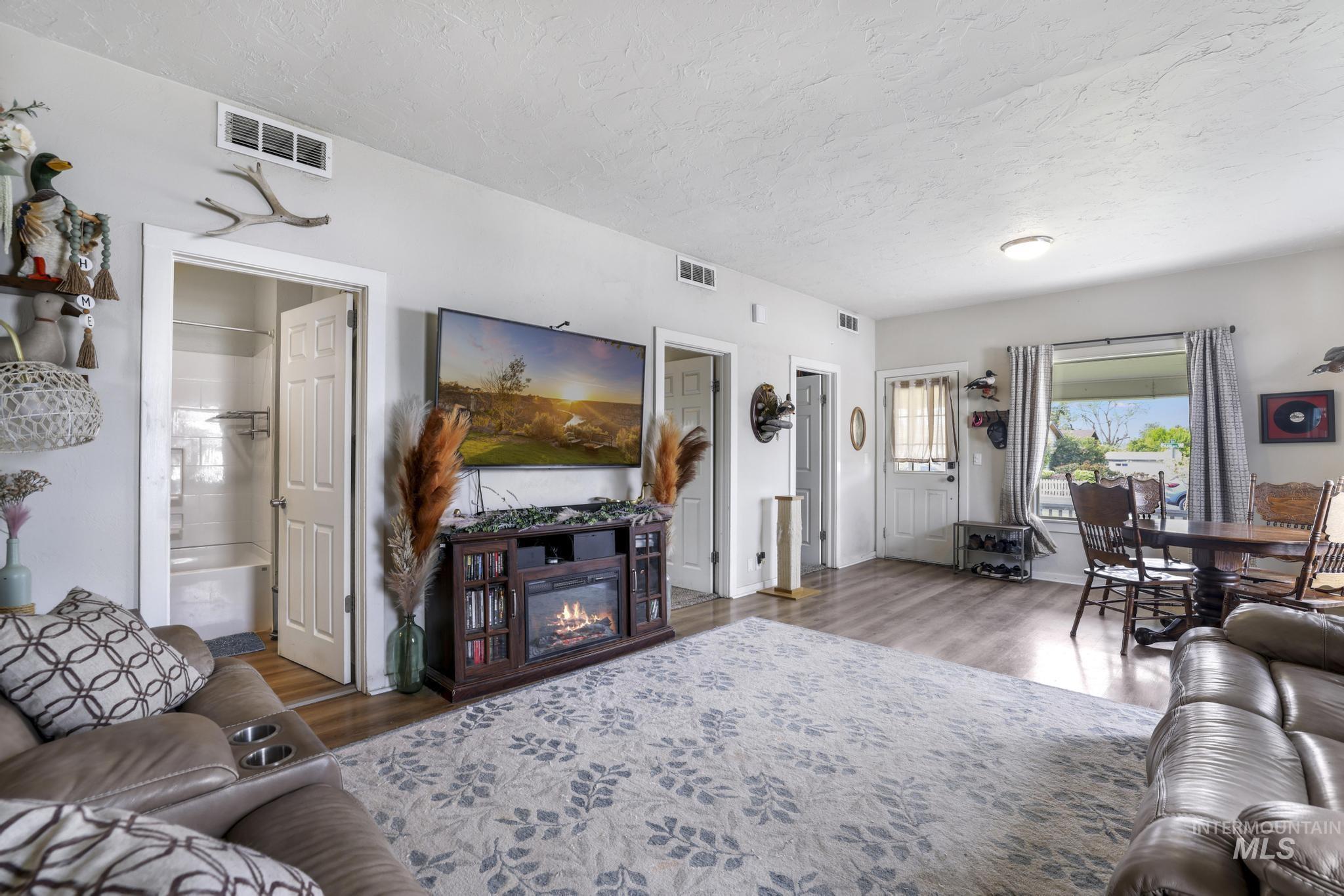 157 Filer Ave W, Twin Falls, Idaho 83301-4616, 2 Bedrooms, 1 Bathroom, Residential For Sale, Price $230,000, 98987255