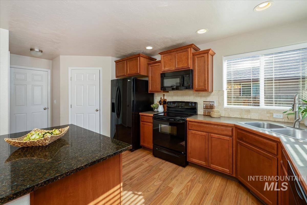182 E Ironstone Drive, Meridian, Idaho 83646, 4 Bedrooms, 2.5 Bathrooms, Residential For Sale, Price $475,000, 98987256