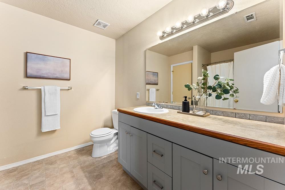 9563 W Weir Hollis Dr., Boise, Idaho 83709, 3 Bedrooms, 2.5 Bathrooms, Residential For Sale, Price $399,990, 98987257