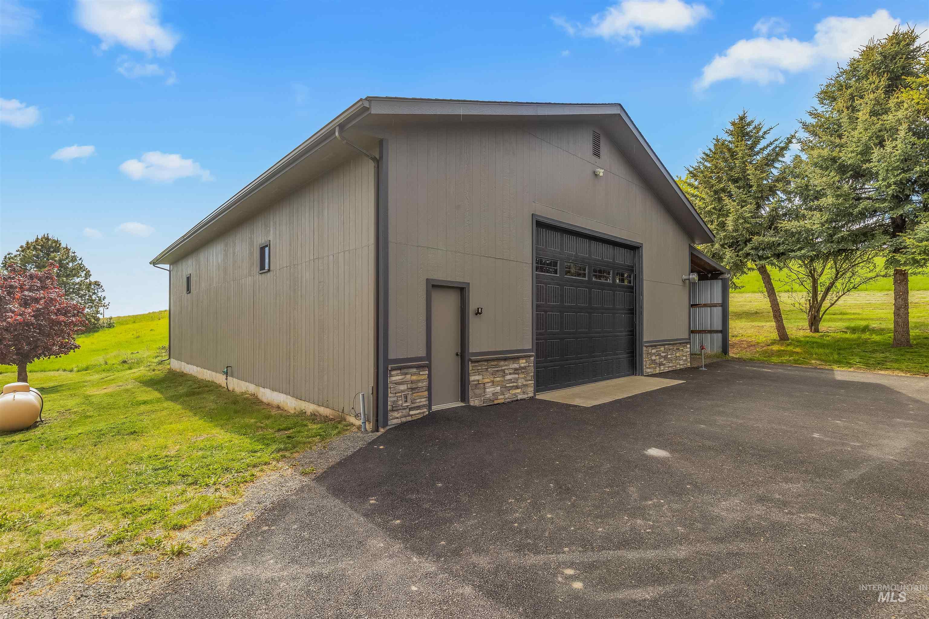 1019 Nearing Road, Moscow, Idaho 83843, 4 Bedrooms, 4 Bathrooms, Residential For Sale, Price $1,190,000, 98987265