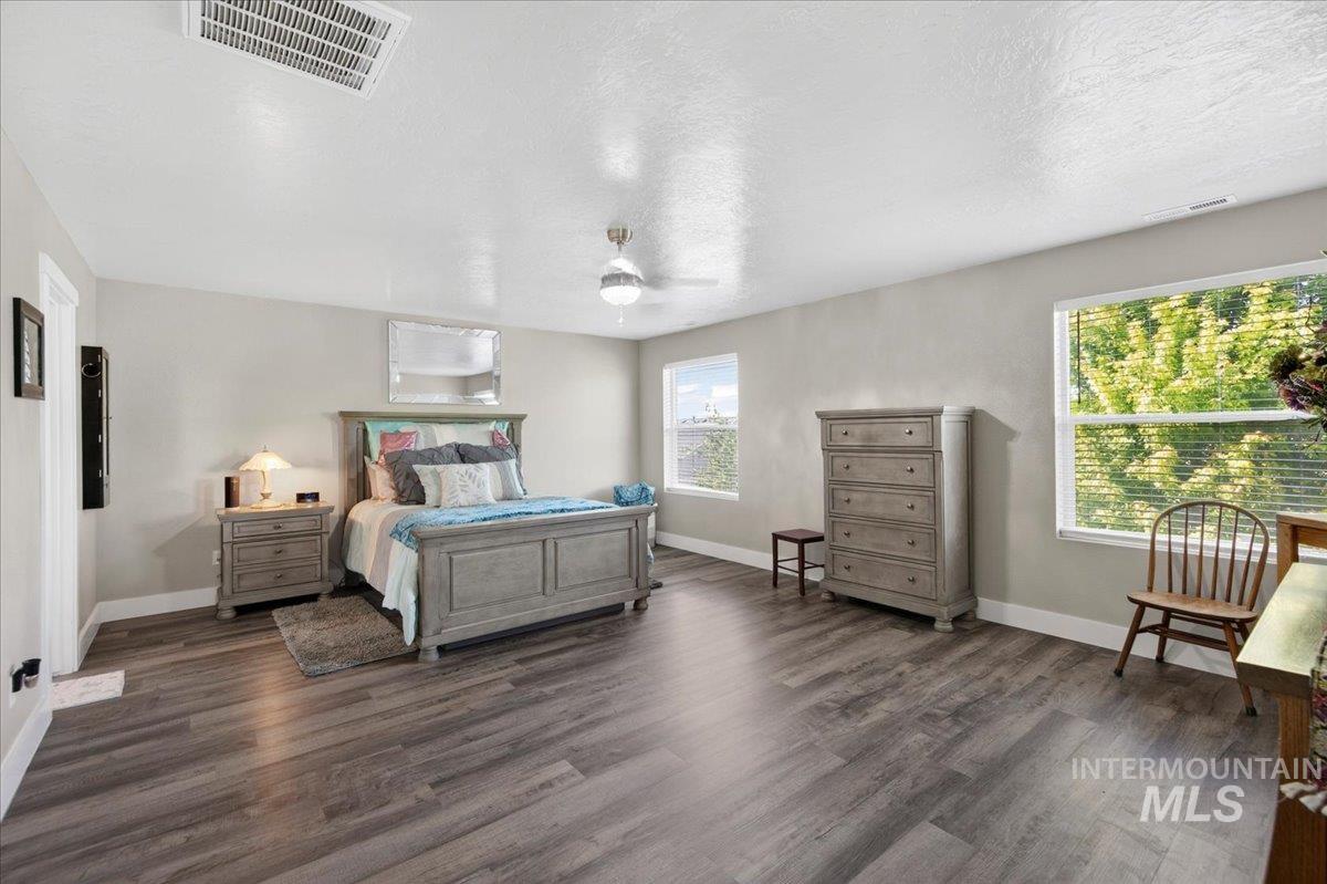3080 W Everest St, Meridian, Idaho 83646, 4 Bedrooms, 2.5 Bathrooms, Residential For Sale, Price $575,000, 98987266