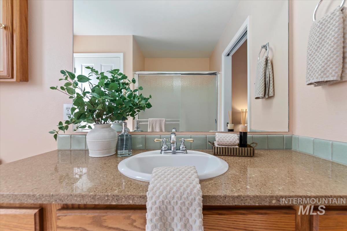 170 E Carmel Dr., Meridian, Idaho 83646, 3 Bedrooms, 2 Bathrooms, Residential For Sale, Price $379,000, 98987267