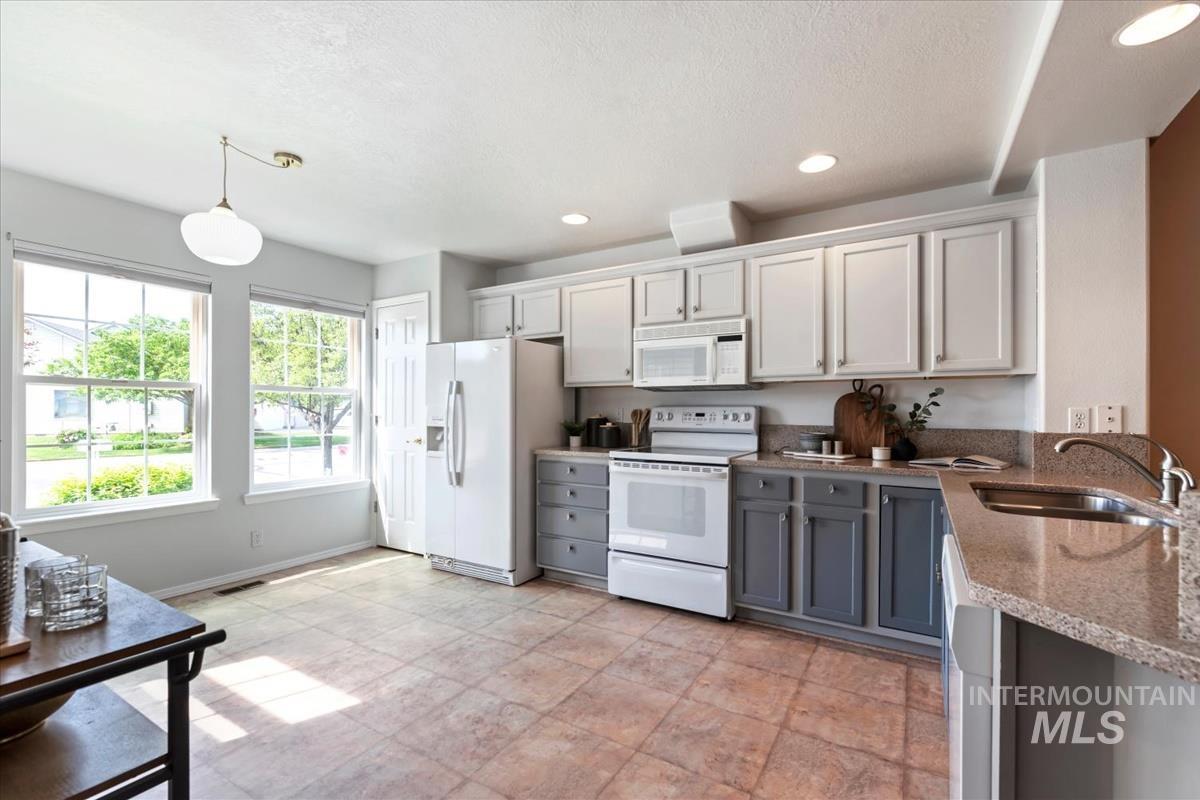 170 E Carmel Dr., Meridian, Idaho 83646, 3 Bedrooms, 2 Bathrooms, Residential For Sale, Price $379,000, 98987267