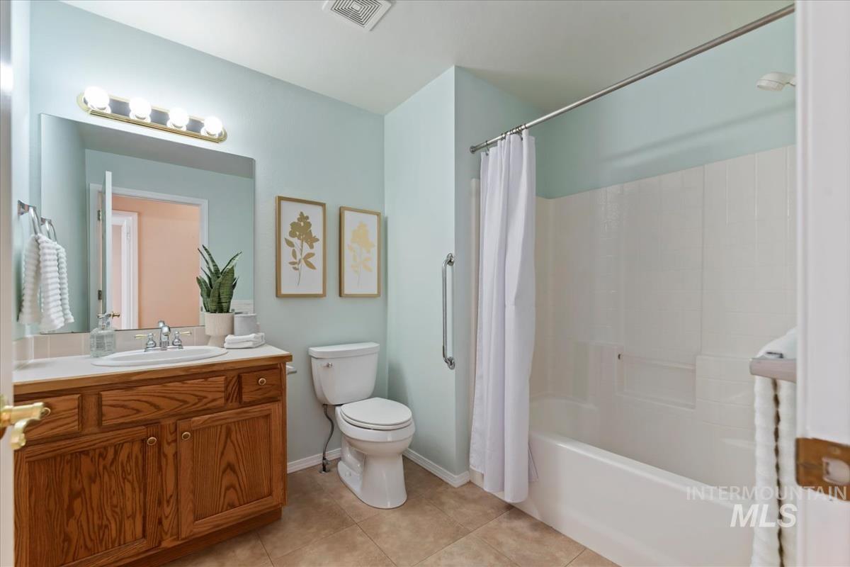 170 E Carmel Dr., Meridian, Idaho 83646, 3 Bedrooms, 2 Bathrooms, Residential For Sale, Price $379,000, 98987267