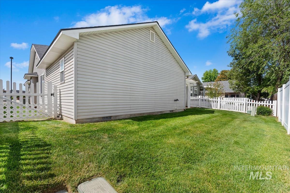170 E Carmel Dr., Meridian, Idaho 83646, 3 Bedrooms, 2 Bathrooms, Residential For Sale, Price $379,000, 98987267
