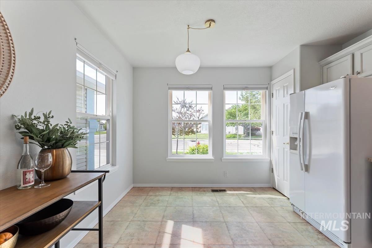170 E Carmel Dr., Meridian, Idaho 83646, 3 Bedrooms, 2 Bathrooms, Residential For Sale, Price $379,000, 98987267