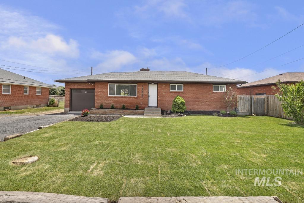 1069 W Filer Ave, Twin Falls, Idaho 83301, 5 Bedrooms, 2.5 Bathrooms, Residential For Sale, Price $489,000, 98987270