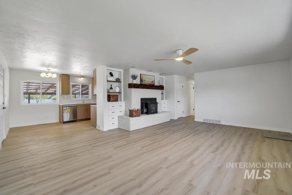 1069 W Filer Ave, Twin Falls, Idaho 83301, 5 Bedrooms, 2.5 Bathrooms, Residential For Sale, Price $489,000, 98987270
