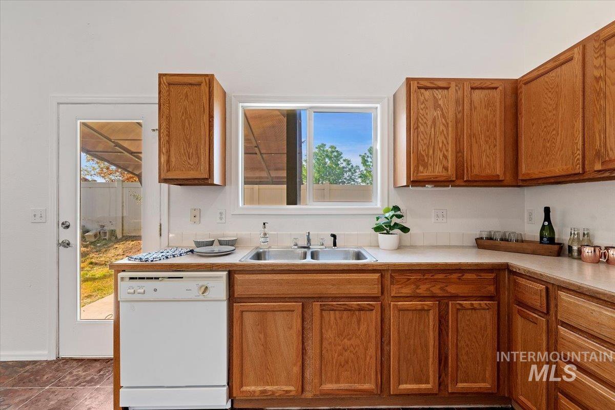 10773 Gossamer St, Nampa, Idaho 83687, 3 Bedrooms, 2 Bathrooms, Residential For Sale, Price $380,000, 98987272