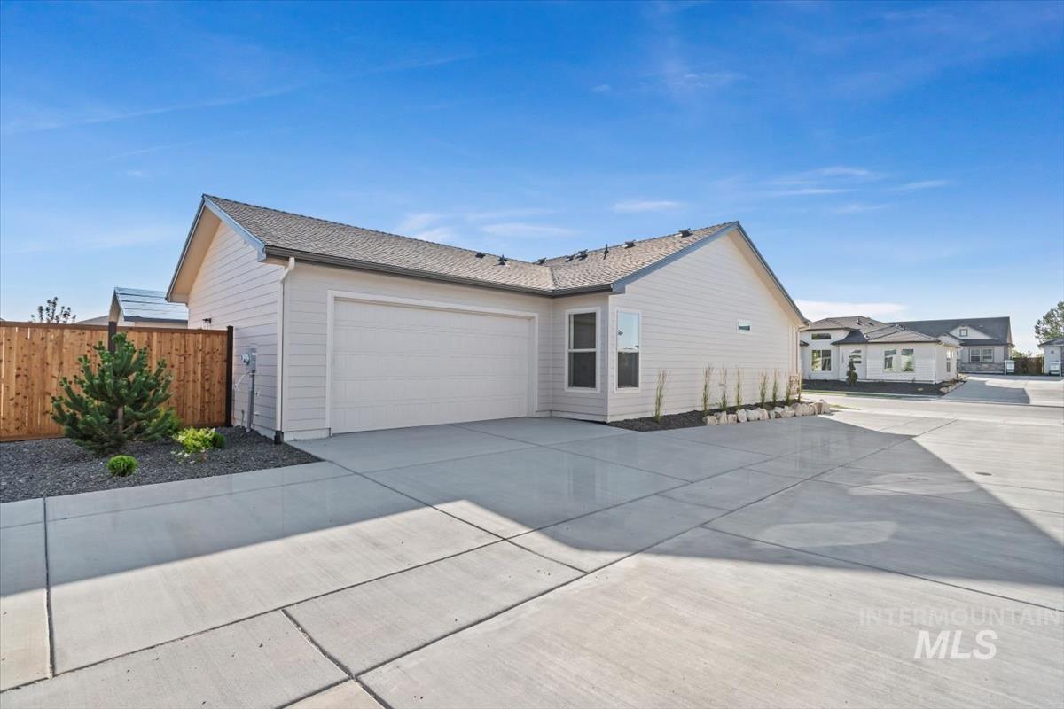 11163 S Corballis Ln, Kuna, Idaho 83634, 3 Bedrooms, 2 Bathrooms, Residential For Sale, Price $489,880, 98987278