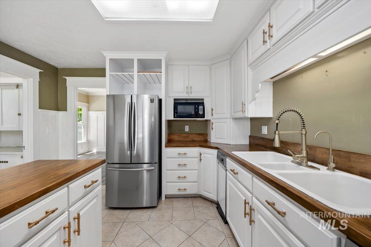 813 7th, Rupert, Idaho 83350, 5 Bedrooms, 2 Bathrooms, Residential For Sale, Price $625,000, 98987280