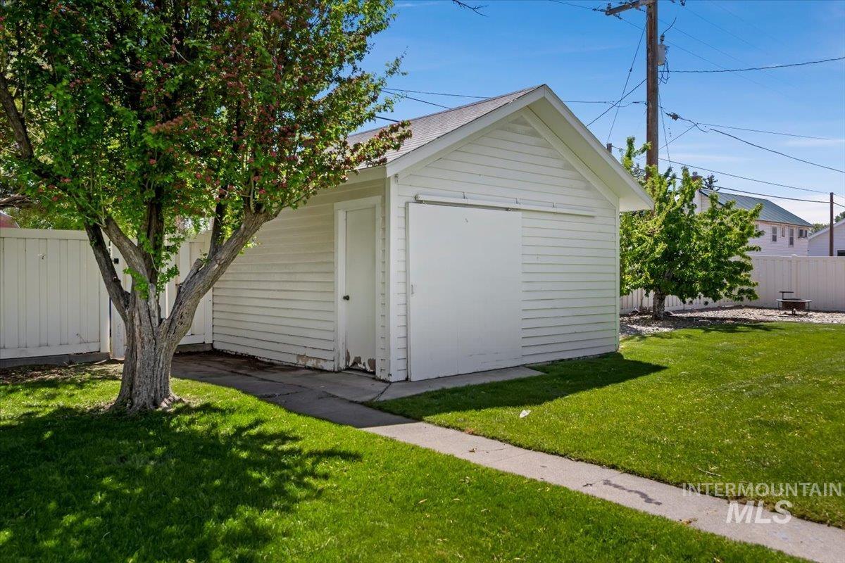 813 7th, Rupert, Idaho 83350, 5 Bedrooms, 2 Bathrooms, Residential For Sale, Price $625,000, 98987280