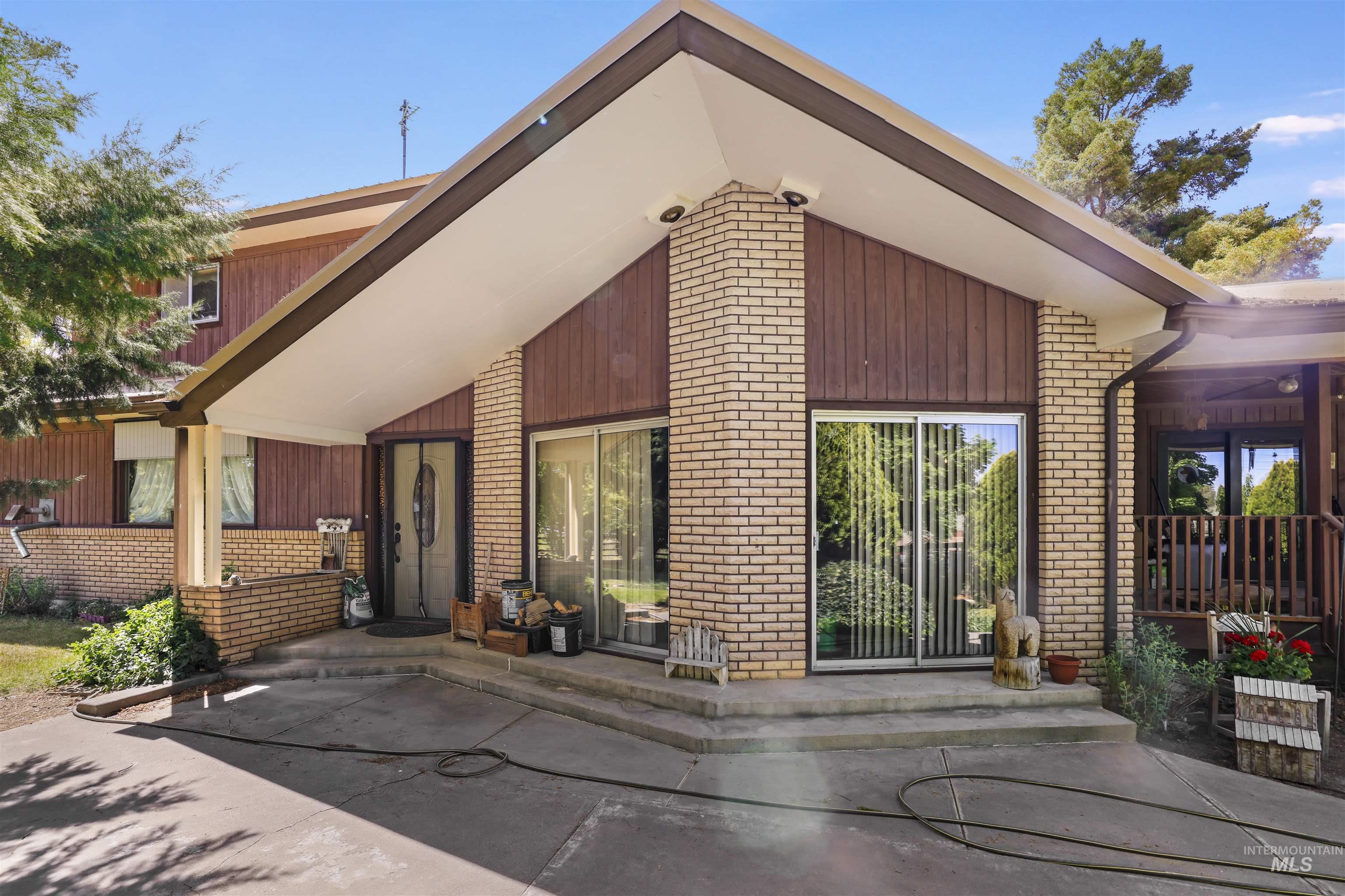 3685 N 2600 E, Twin Falls, Idaho 83301-0000, 3 Bedrooms, 2.5 Bathrooms, Residential For Sale, Price $775,000, 98987284