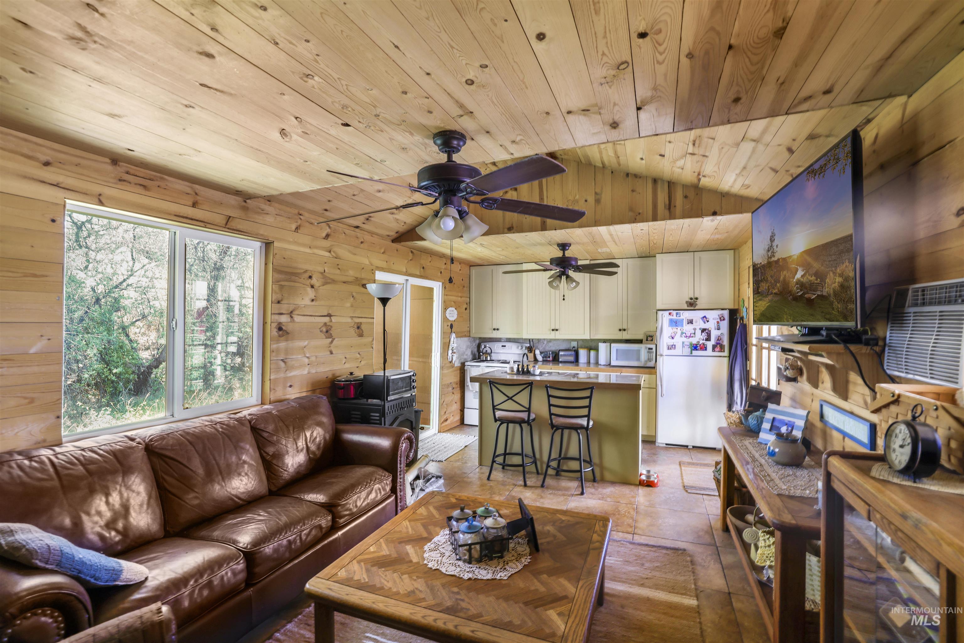3685 N 2600 E, Twin Falls, Idaho 83301-0000, 3 Bedrooms, 2.5 Bathrooms, Residential For Sale, Price $775,000, 98987284