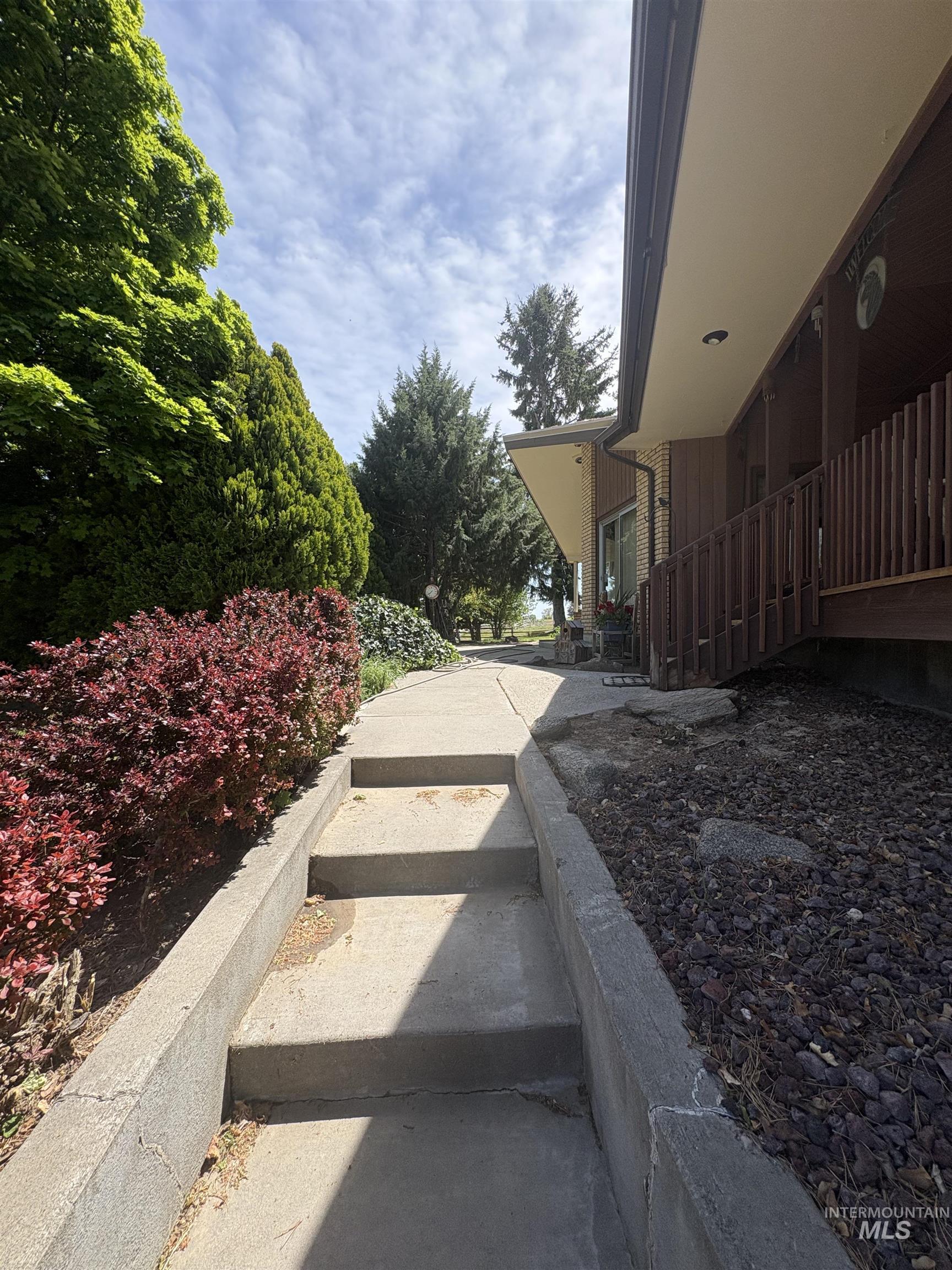 3685 N 2600 E, Twin Falls, Idaho 83301-0000, 3 Bedrooms, 2.5 Bathrooms, Residential For Sale, Price $775,000, 98987284