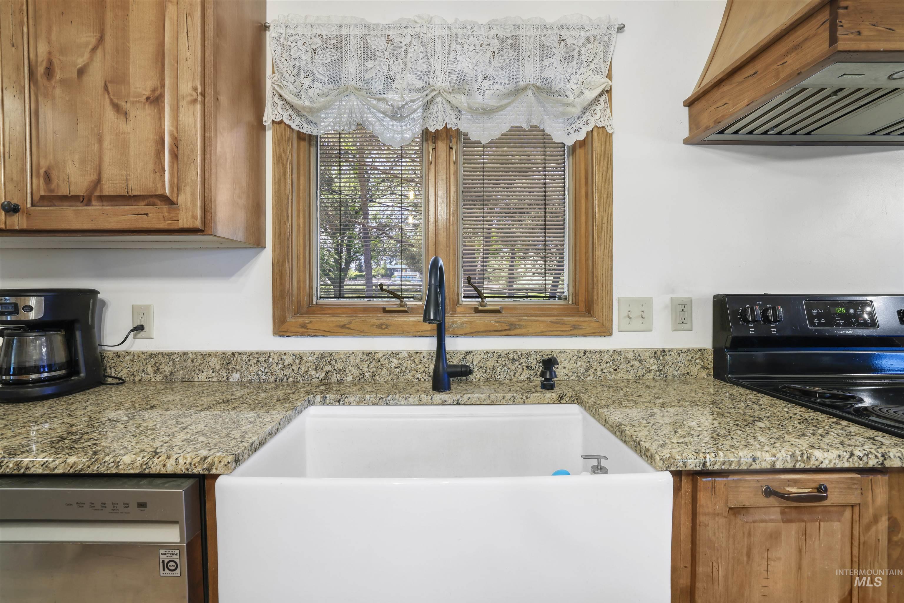 3685 N 2600 E, Twin Falls, Idaho 83301-0000, 3 Bedrooms, 2.5 Bathrooms, Residential For Sale, Price $775,000, 98987284