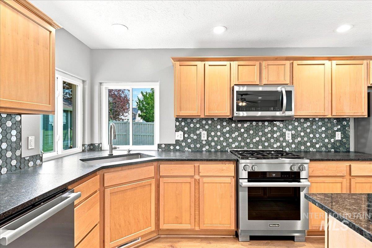 1760 N Bisque Avenue, Kuna, Idaho 83634, 5 Bedrooms, 2.5 Bathrooms, Residential For Sale, Price $549,000, 98987288