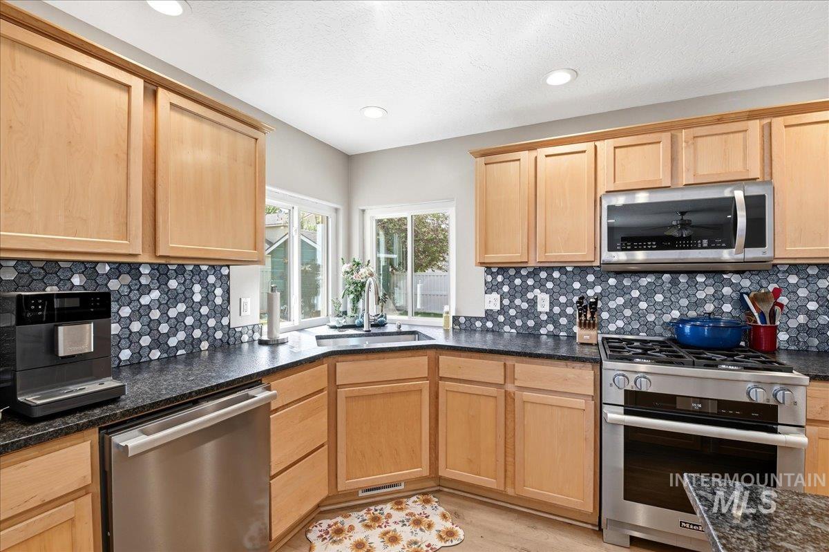 1760 N Bisque Avenue, Kuna, Idaho 83634, 5 Bedrooms, 2.5 Bathrooms, Residential For Sale, Price $585,000, 98987288