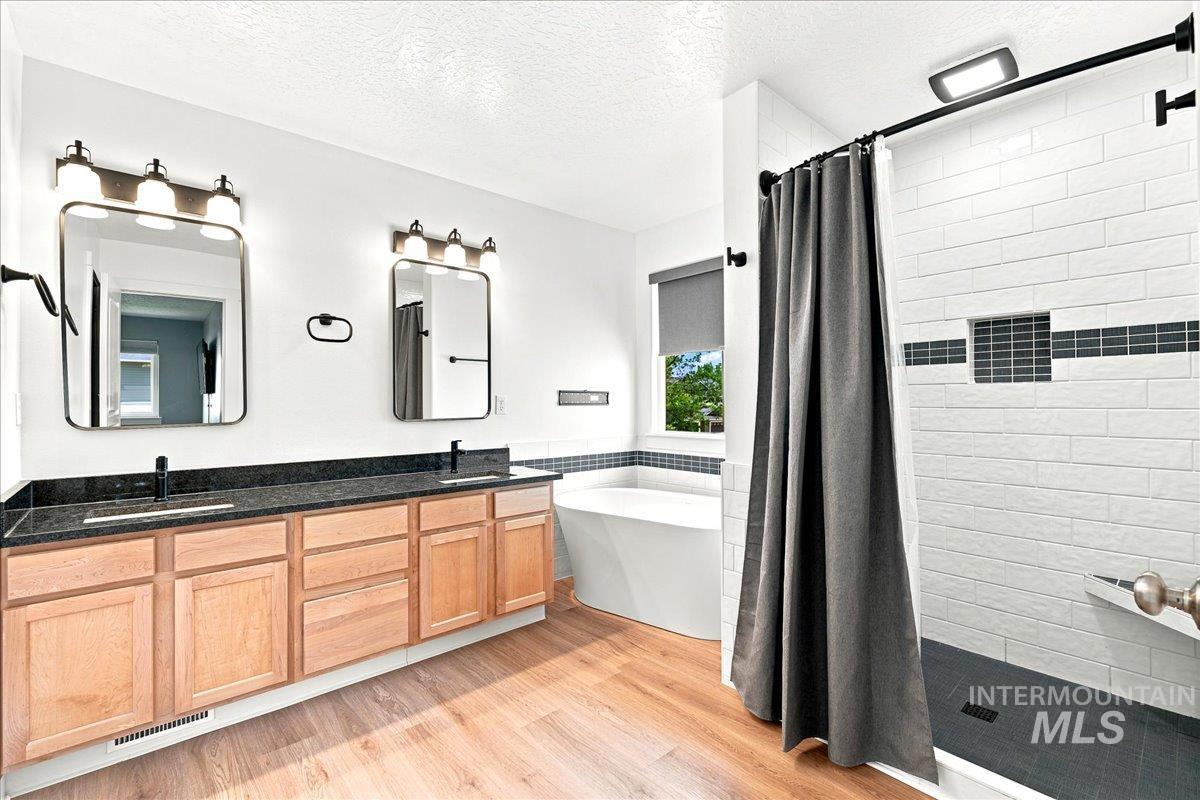 1760 N Bisque Avenue, Kuna, Idaho 83634, 5 Bedrooms, 2.5 Bathrooms, Residential For Sale, Price $549,000, 98987288