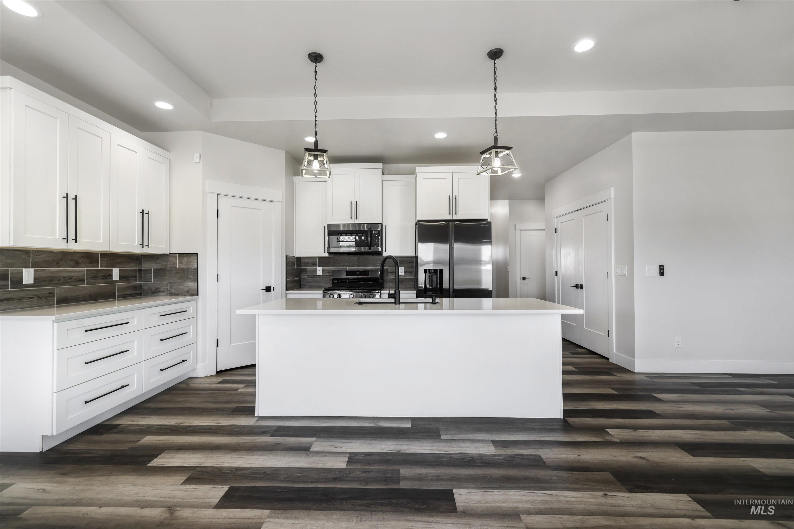 1275 Frank Henry Road, Twin Falls, Idaho 83301, 3 Bedrooms, 2 Bathrooms, Residential For Sale, Price $435,000, 98987289